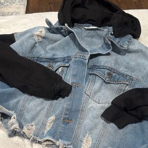 ⭐️ 2/$10 - Denim Jacket with Black Sleeves